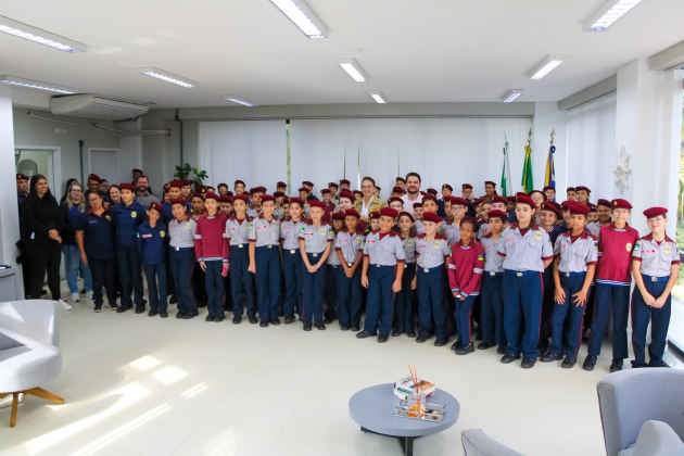 Visita escolas cívico-militares
