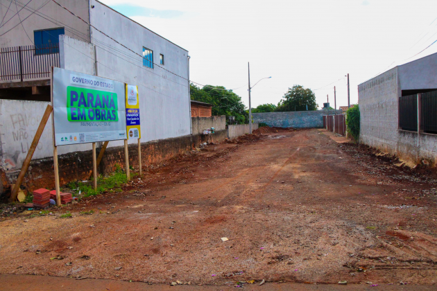 Obra rua caçador de árvore (2)