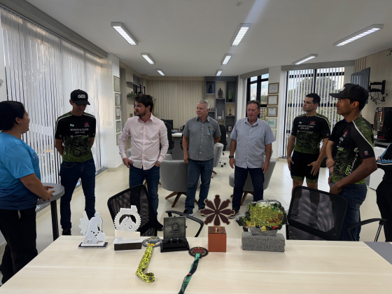 Prefeito recebe equipe de ciclismo
