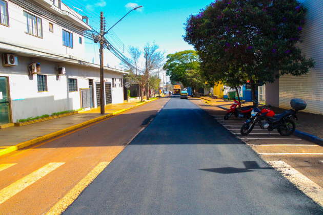 Rua Flamingos reparos asfalto