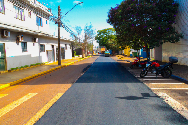 Rua Flamingos reparos asfalto