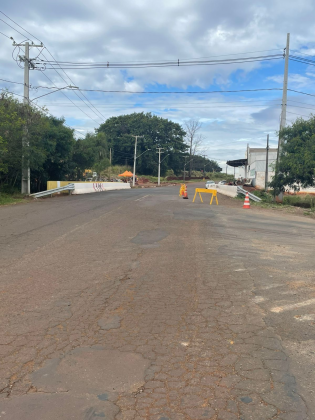 danos no pontilhão da Guaratinga com PR-444
